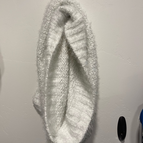 Neff Infinity Scarf (WHITE!) - Picture 2 of 3